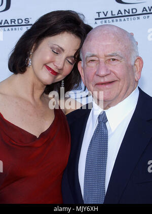 Ed Asner and Linda Carter arriving at the TV Land Awards, A Celebration of Classic TV at the Hollywood Palladium in Los Angeles. March 7, 2004.           -            AsnerEd CarterLinda013.JPG           -              AsnerEd CarterLinda013.JPGAsnerEd CarterLinda013  Event in Hollywood Life - California,  Red Carpet Event, Vertical, USA, Film Industry, Celebrities,  Photography, Bestof, Arts Culture and Entertainment, Topix Celebrities fashion /  from the Red Carpet-, Vertical, Best of, Hollywood Life, Event in Hollywood Life - California,  Red Carpet , USA, Film Industry, Celebrities,  movie Stock Photo