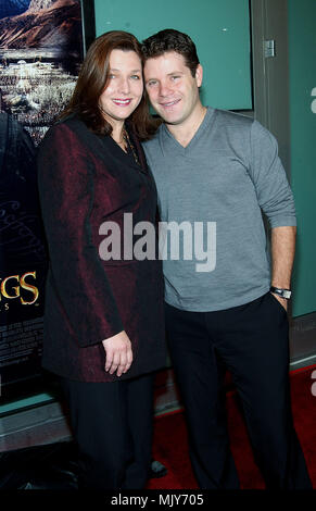 Sean Astin and wife Christine arriving at The premiere of 'The Lord Of The Rings: The Two Towers' at the Cineramadome Theatre in Los Angeles. December 15, 2002.           -            AstinSean Christine32.JPG           -              AstinSean Christine32.JPGAstinSean Christine32  Event in Hollywood Life - California,  Red Carpet Event, Vertical, USA, Film Industry, Celebrities,  Photography, Bestof, Arts Culture and Entertainment, Topix Celebrities fashion /  from the Red Carpet-, Vertical, Best of, Hollywood Life, Event in Hollywood Life - California,  Red Carpet , USA, Film Industry, Celeb Stock Photo