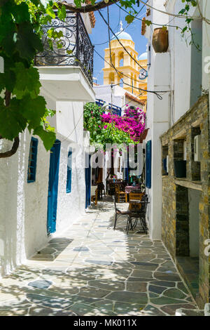 Traditional house in Kythnos cycladic island in Greece Stock Photo - Alamy