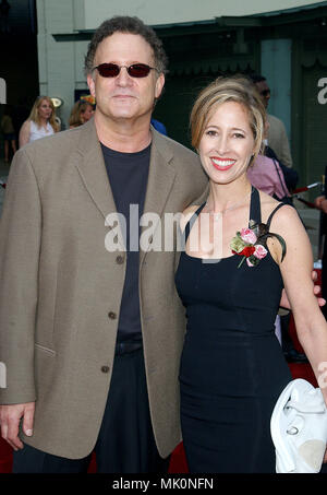 Albert Brooks and wife Kimberly arriving at the Premiere of ' Alex & Emma ' at the Chinese Theatre in Los Angeles. June 16, 2003.           -            BrooksAlbert Kimberly025.JPG           -              BrooksAlbert Kimberly025.JPGBrooksAlbert Kimberly025  Event in Hollywood Life - California,  Red Carpet Event, Vertical, USA, Film Industry, Celebrities,  Photography, Bestof, Arts Culture and Entertainment, Topix Celebrities fashion /  from the Red Carpet-, Vertical, Best of, Hollywood Life, Event in Hollywood Life - California,  Red Carpet , USA, Film Industry, Celebrities,  movie celebri Stock Photo