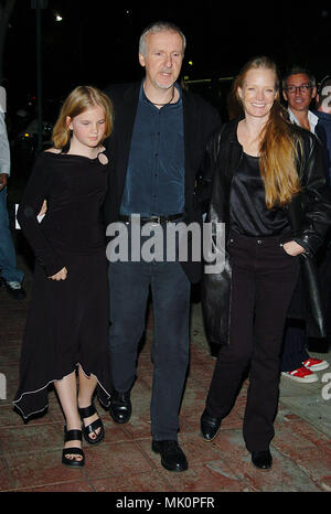 James cameron with wife Suzy Amos and daughter arriving at the Hellboy Premiere at the man Village Theatre in Los Angeles. march 30, 2004.           -            CameronJames family006.JPG           -              CameronJames family006.JPGCameronJames family006  Event in Hollywood Life - California,  Red Carpet Event, Vertical, USA, Film Industry, Celebrities,  Photography, Bestof, Arts Culture and Entertainment, Topix Celebrities fashion /  from the Red Carpet-, Vertical, Best of, Hollywood Life, Event in Hollywood Life - California,  Red Carpet , USA, Film Industry, Celebrities,  movie cele Stock Photo