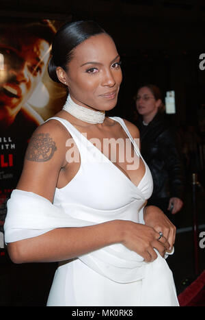 Nona Gaye arriving at the premiere of Ali at the Chinese Theatre in Los