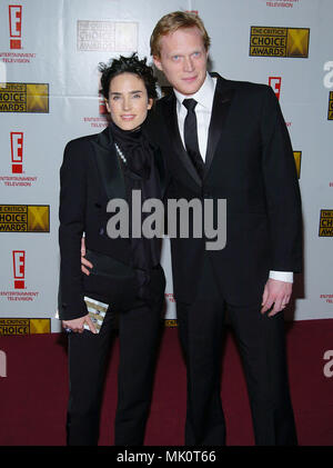 Jennifer Connelly and husband Paul Bettany arriving at the 9th Annual Critics' Choice Awards at the Beverly Hills Hotel in Los Angeles. January, 10, 2004.           -            ConnellyJenn BettanyPaul038.JPG           -              ConnellyJenn BettanyPaul038.JPGConnellyJenn BettanyPaul038  Event in Hollywood Life - California,  Red Carpet Event, Vertical, USA, Film Industry, Celebrities,  Photography, Bestof, Arts Culture and Entertainment, Topix Celebrities fashion /  from the Red Carpet-, Vertical, Best of, Hollywood Life, Event in Hollywood Life - California,  Red Carpet , USA, Film Ind Stock Photo