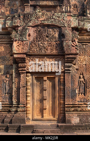 Distinctive doorway on the exterior wall of the Hindu temple at Banteay Srei, Angkor, Cambodia Stock Photo