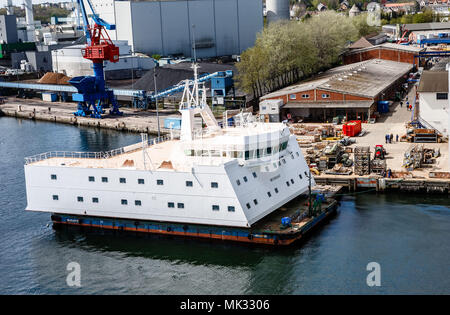 03 May 2018, Germany, Flensburg: Shipyard workers observe the the Roll ...