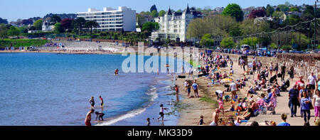 Torquay, Devon, United Kingdom: 6th May 2018: Torre Abbey Sands on May Bank Holiday Credit: nagelestock.com/Alamy Live News Stock Photo