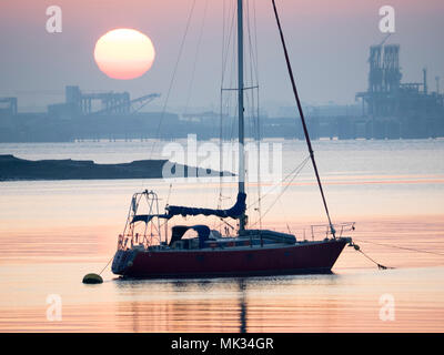 Queenborough, Kent, UK. 6th May, 2018. UK Weather: sunset in Queenborough, Kent. Credit: James Bell/Alamy Live News Stock Photo