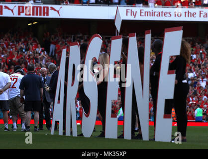 London, UK. 6th May, 2018. Arsene Wenger (Arsenal manager), at his last home game in charge of Arsenal, speaks to Bob Wilson, the English Premier League game Arsenal v Burnley, Emirates Stadium, London, on May 6, 2018. **THIS PICTURE IS FOR EDITORIAL USE ONLY** Credit: Paul Marriott/Alamy Live News Stock Photo