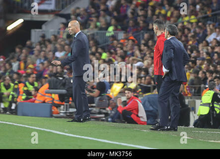Barcelona, Spain. 6th May, 2018. Coach Zinedine Zidane during the Spanish championship Liga football match between FC Barcelona and Real Madrid on May 6, 2018 at Camp Nou stadium in Barcelona, Spain - Photo Laurent Lairys / DPPI Credit: Laurent Lairys/Agence Locevaphotos/Alamy Live News Stock Photo