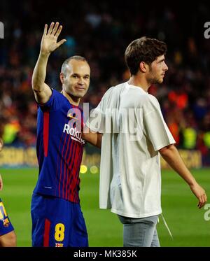 Barcelona, Spain. 6th May, 2018. FC Barcelona's Andres Iniesta (L) gestures to fans after a Spanish league match between FC Barcelona and Real Madrid in Barcelona, Spain, on May 6, 2018. The match ended 2-2. Credit: Joan Gosa/Xinhua/Alamy Live News Stock Photo