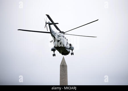 Washington, DC. 5th May, 2018. United States President Donald flies aboard Marine One as it takes off from the South Lawn of The White House on May 5, 2018 in Washington, DC. President Trump will travel to Cleveland, Ohio to speak at Public Hall ahead of state primary elections. Credit: Zach Gibson/Pool via CNP | usage worldwide Credit: dpa/Alamy Live News Stock Photo