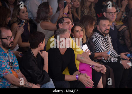 Brazil. 25th Apr, 2018. Gloria Pires, Brazilian famous actress participates in the recording of the final episode of a Soap Opera 'O Outro Lado do Paraíso' as she parades on the catwalk of SPFW at Ibirapuera Park. Credit: Leco Viana/ Thenews2/Pacific Press/Alamy Live News Stock Photo