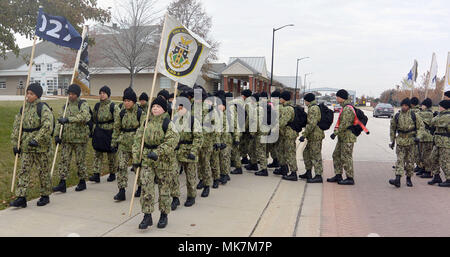 Great Lakes Ill Nov 14 2017 Recruits In Green Navy Working Uniforms Nwu Type Iii Uniforms March Down The Street At Recruit Training Command Rtc The New Camouflage Uniforms Started Being Issued - usm navy nwu hat roblox