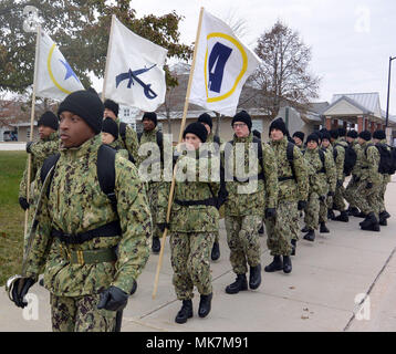 Great Lakes Ill Nov 14 2017 Recruits In Green Navy Working Uniforms Nwu Type Iii Uniforms March Down The Street At Recruit Training Command Rtc The New Camouflage Uniforms Started Being Issued - usm navy nwu hat roblox