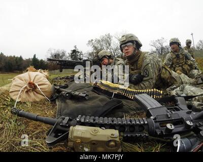 Soldiers with Alpha Company, 287th Infantry, 2nd Brigade Combat Team of Fort Drum, N.Y., conduct live-fire training at a range on North Post during operations for the Vigilant Shield exercise Nov. 3, 2017, at Fort McCoy, Wis. More than 100 Soldiers with 10th Mountain Division units of Fort Drum, N.Y., deployed to Fort McCoy in late October to participate in the emergency deployment readiness exercise. (U.S. Army Photo by Greg Mason, Fort McCoy Multimedia/Visual Information Office, Fort McCoy, Wis.) Stock Photo