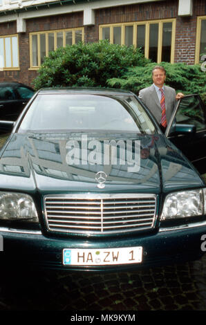 Inhaber Carl Jurgen Brandt In Der Zwiebackbackerei In Ohrdruf Deutschland 2005 Owner Carl Juergen Brandt At The Zwieback Bakery At Ohrdruf Germany 2005 Stock Photo Alamy