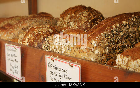 18 September 2017, Great Britain, London: Six-grain-bread on sale at a bakehouse in Petersham. Photo: Sabine Schereck/dpa Stock Photo