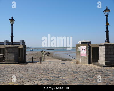 Queenborough, Kent, UK. 7th May, 2018. UK Weather: a hot sunny afternoon in Queenborough, Kent. Credit: James Bell/Alamy Live News Stock Photo