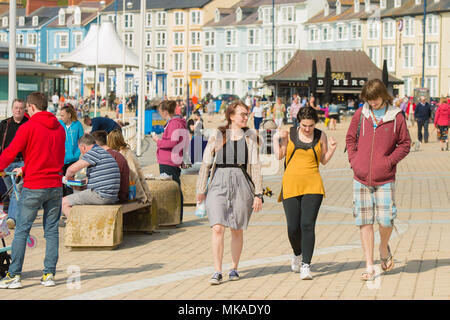 Aberystwyth  Wales UK, Monday 07 May 2018  UK Weather: After hours of chilly grey sea mists, the sun finally shone through on people at the seaside in Aberystwyth, , on what is expected to be the hottest early May Bank Holiday Monday on record, with temperatures reaching 28ºc in parts of the south east of England   photo © Keith Morris / Alamy Live News Stock Photo