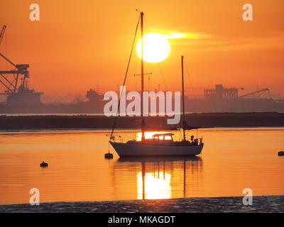 Queenborough, Kent, UK. 7th May, 2018. UK Weather: a golden sunset in Queenborough, Kent as the early May bank holiday weather breaks temperature record. Credit: James Bell/Alamy Live News Stock Photo