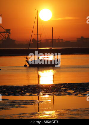 Queenborough, Kent, UK. 7th May, 2018. UK Weather: a golden sunset in Queenborough, Kent as the early May bank holiday weather breaks temperature record. Credit: James Bell/Alamy Live News Stock Photo