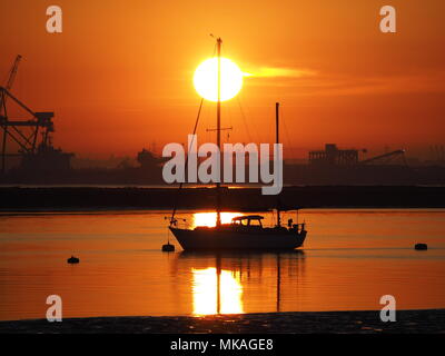 Queenborough, Kent, UK. 7th May, 2018. UK Weather: a golden sunset in Queenborough, Kent as the early May bank holiday weather breaks temperature record. Credit: James Bell/Alamy Live News Stock Photo