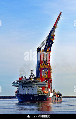 Aegir Heerema ship with heavy lift crane carrying wind generators to a ...