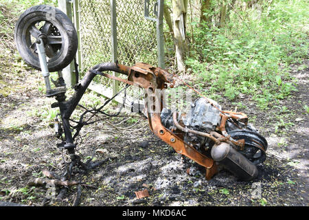 A burnt-out motorbike on a public footpath in Buckinghamshire, UK Stock Photo