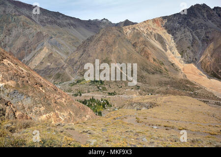 Lo Valdes, the volcano at the bottom, Cajón del Maipo, Metropolitan Region of Santiago, Chile Stock Photo