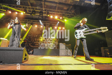 Anaheim, CA, USA. 4th May, 2018. Sons of Apollo is an American progressive metal supergroup formed in 2017 and composed of drummer Mike Portnoy, bassist Billy Sheehan, keyboardist Derek Sherinian, vocalist Jeff Scott Soto, and guitarist Ron ''Bumblefoot'' Thal Credit: Dave Safley/ZUMA Wire/Alamy Live News Stock Photo