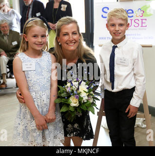 Chichester, UK. 8th May 2018. Royal visit, Chichester, West Sussex, UK. Dementia Support, are delighted to announce the official opening of its new facility: Sage House, by Her Royal Highness The Countess of Wessex on Tuesday 8th May. Tuesday 8th May 2018 © Sam Stephenson/Alamy Live News. Stock Photo