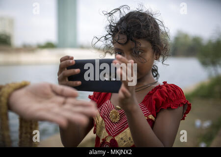 Dhaka, Bangladesh. 8th May, 2018. DHAKA, BANGLADESH - MAY 08 : A child taking picture usinge mobile phone in a park in Dhaka, Banhladesh on May 08, 2018. Credit: Zakir Hossain Chowdhury/ZUMA Wire/Alamy Live News Stock Photo
