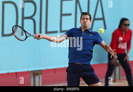 Madrid, Spain. 8th May 2018. Guillermo García López of Spain returns the ball to Ryan Harrison of USA in the 2nd Round match during day four of the Mutua Madrid Open tennis tournament at the Caja Magica. Credit: SOPA Images Limited/Alamy Live News Stock Photo