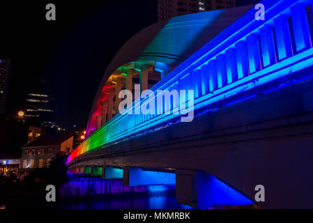 Rainbow colors on the Elgin Bridge in Singapore at night Stock Photo