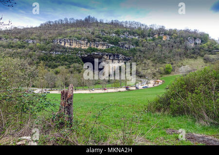 River running through the Porte de l'Arize, entrance of the prehistoric cave Mas-d'Azil, Midi-Pyrénées, Pyrenees, France Stock Photo