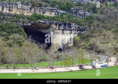 River running through the Porte de l'Arize, entrance of the prehistoric cave Mas-d'Azil, Midi-Pyrénées, Pyrenees, France Stock Photo