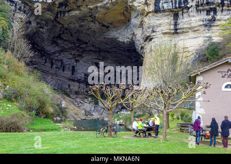 River running through the Porte de l'Arize, entrance of the prehistoric cave Mas-d'Azil, Midi-Pyrénées, Pyrenees, France Stock Photo