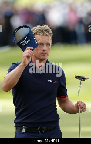 Luke Donald at the 18th green during the Final round of the 2014 European Tour of the BMW PGA Championship at Wentworth Golf Club, Virginia Water, Surrey, England. 25 May 2014 --- Image by © Paul Cunningham Stock Photo