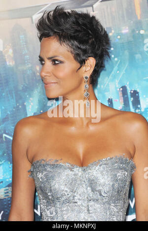 Halle Berry  at the Cloud Atlas Premiere at the Chinese Theatre In Los Angeles.Halle Berry  194 Red Carpet Event, Vertical, USA, Film Industry, Celebrities,  Photography, Bestof, Arts Culture and Entertainment, Topix Celebrities fashion /  Vertical, Best of, Event in Hollywood Life - California,  Red Carpet and backstage, USA, Film Industry, Celebrities,  movie celebrities, TV celebrities, Music celebrities, Photography, Bestof, Arts Culture and Entertainment,  Topix, headshot, vertical, one person,, from the year , 2012, inquiry tsuni@Gamma-USA.com Stock Photo