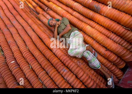 Pottery load unload on transporting boat at Burigonga River near Sadarghat, Dhaka, Bangladesh. Stock Photo