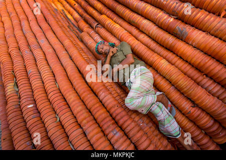 Pottery load unload on transporting boat at Burigonga River near Sadarghat, Dhaka, Bangladesh. Stock Photo