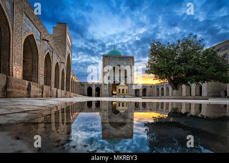 Inner courtyard of the Kalyan Mosque, part of the Po-i-Kalyan Complex in Bukhara, Uzbekistan Stock Photo