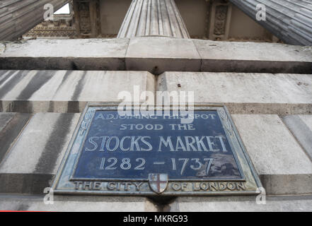city of london blue plaque marking the site of the 1282 to 1737 stocks market, mounted on the exterior of what is now the mansion house Stock Photo