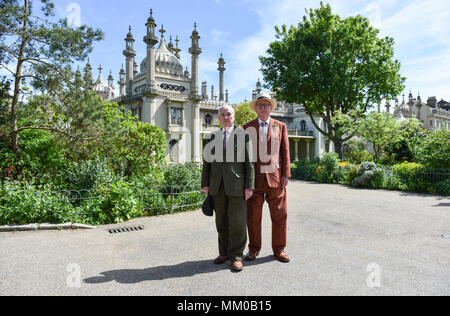 Brighton UK 9th May 2018 - Renowned artists Gilbert (left) and George in the Royal Pavilion Gardens in Brighton before visiting their exhibition at Brighton Museum and Art Gallery which is showing until September until September .  Photograph taken by Simon Dack Credit: Simon Dack/Alamy Live News Stock Photo