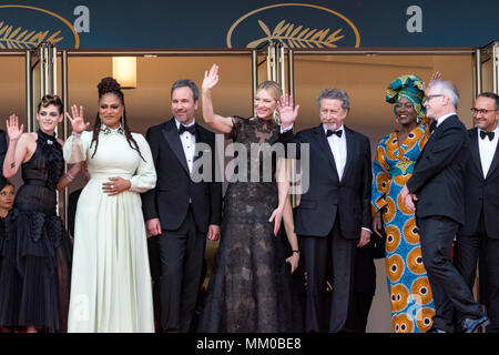 CANNES, FRANCE - MAY 08: Jury of festival de cannes - Kristen Stewart, Chang Chen, Ava DuVernay, Denis Villeneuve, Cate Blanchett, Robert Guediguian, Khadja Nin, Andrey Zvyagintsev, Lea Seydoux attends the screening of 'Everybody Knows (Todos Lo Saben)' and the opening gala during the 71st annual Cannes Film Festival at Palais des Festivals on May 8, 2018 in Cannes, France Credit: BTWImages/Alamy Live News Stock Photo