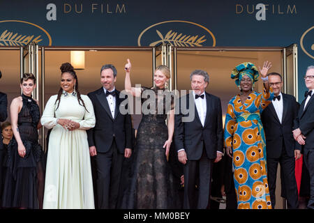 CANNES, FRANCE - MAY 08: Jury of festival de cannes - Kristen Stewart, Chang Chen, Ava DuVernay, Denis Villeneuve, Cate Blanchett, Robert Guediguian, Khadja Nin, Andrey Zvyagintsev, Lea Seydoux attends the screening of 'Everybody Knows (Todos Lo Saben)' and the opening gala during the 71st annual Cannes Film Festival at Palais des Festivals on May 8, 2018 in Cannes, France Credit: BTWImages/Alamy Live News Stock Photo