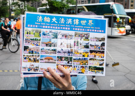 Taipei, Taiwan. 9th May 2018. Mainland Chinese tour groups at the base of Taipei 101 Tower,attract two demonstrations,Taipei,Taiwan,Asia.The mainland Chinese tour buses park infront of Taipei 101 Tower,the second tallest building in the world,for the mainland Chinese to access this tourist attraction. On disembarking and getting on the buses nationalist Chinese supporters welcome them flying the Chinese flag.Falong Gong counter demonstrators show images of Chinese persecution on their followers. Credit: Paul Quayle/Alamy Live News Stock Photo