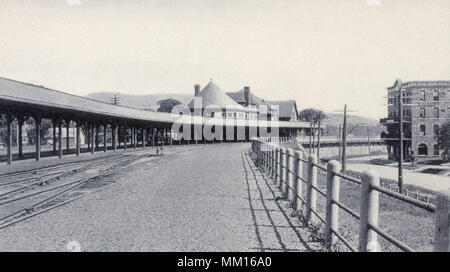 The Railway Station. Northampton.  1920 Stock Photo