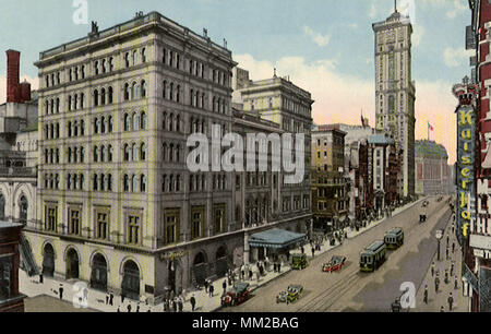 Metropolitan Opera House & Broadway.  New York City. 1915 Stock Photo