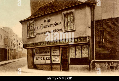 Old Curiosity Shop. London. 1910 Stock Photo